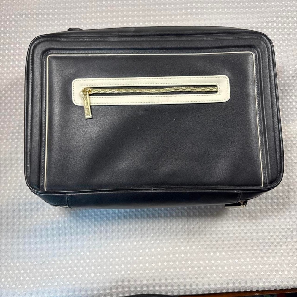 Estee Lauder cosmetic faux leather train case‎